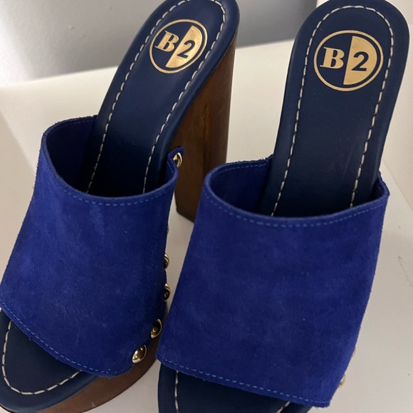 Brand new B/2 platform blue shoes - Picture 3 of 6
